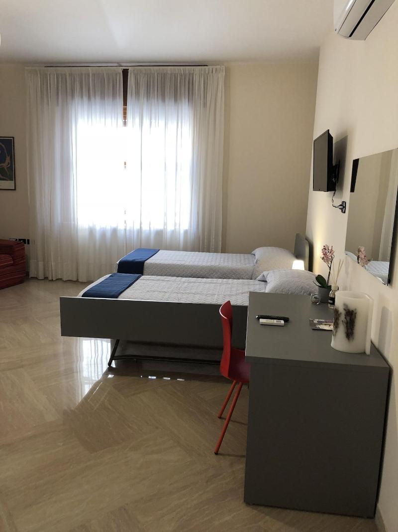 Napoli City Inn Exteriör bild