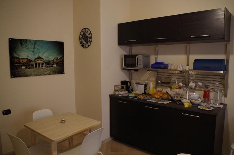 Napoli City Inn Exteriör bild