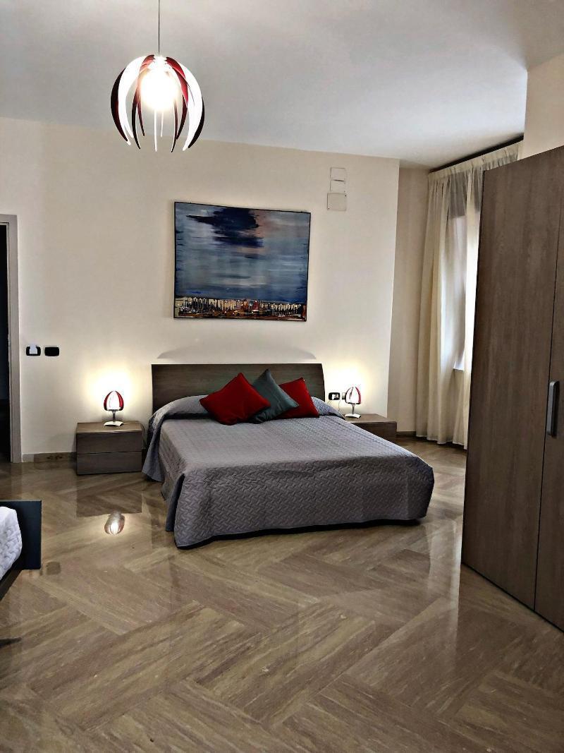 Napoli City Inn Exteriör bild