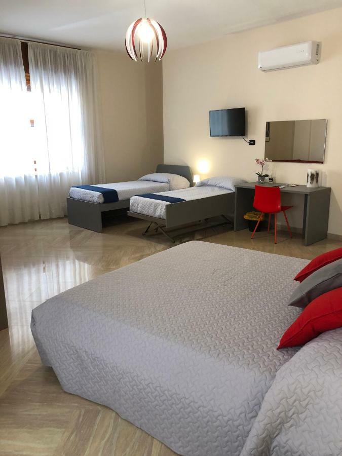Napoli City Inn Exteriör bild